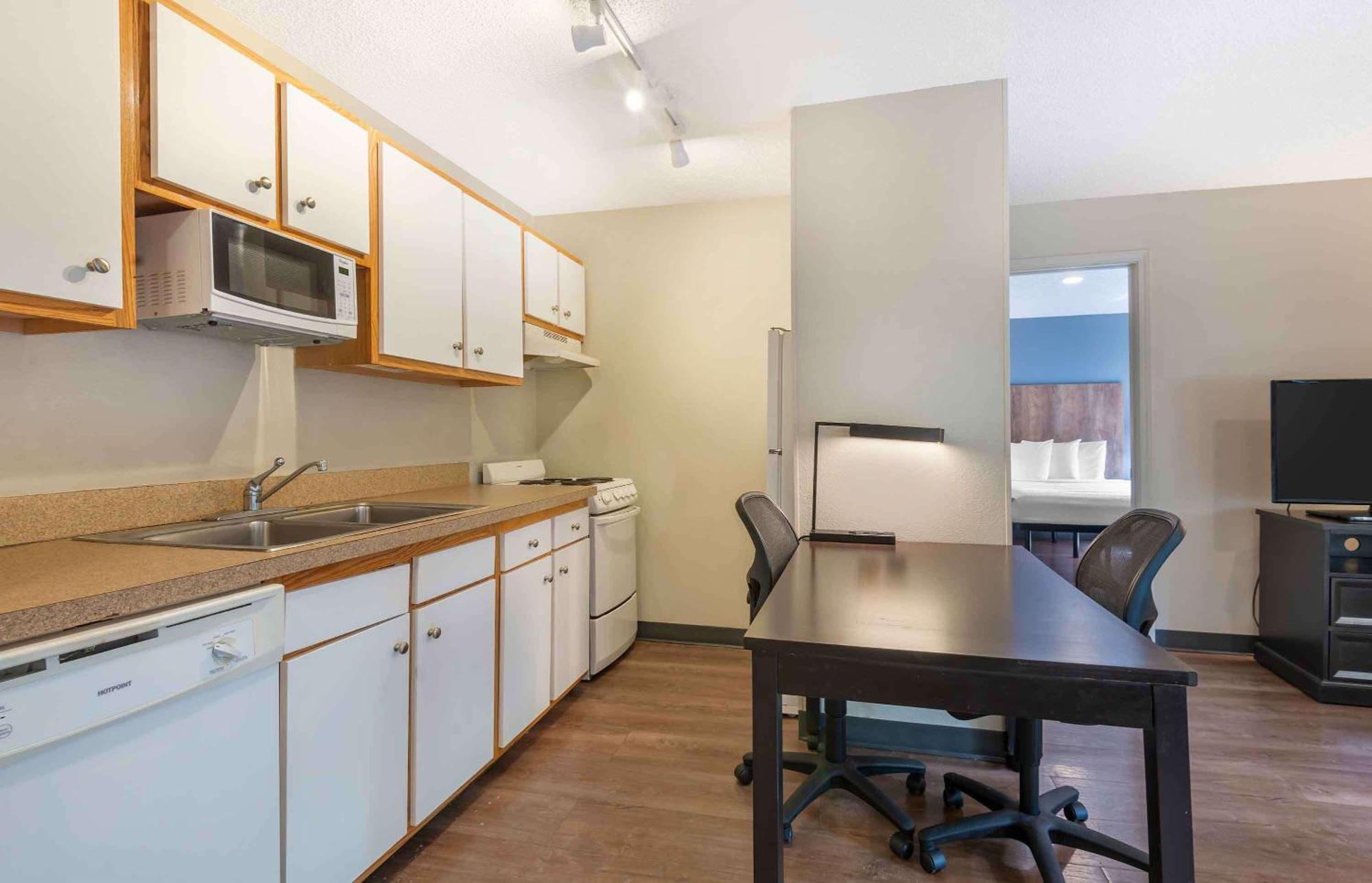 Extended Stay America Select Suites - Charlotte - University Place - E Mccullough Dr Eksteriør billede