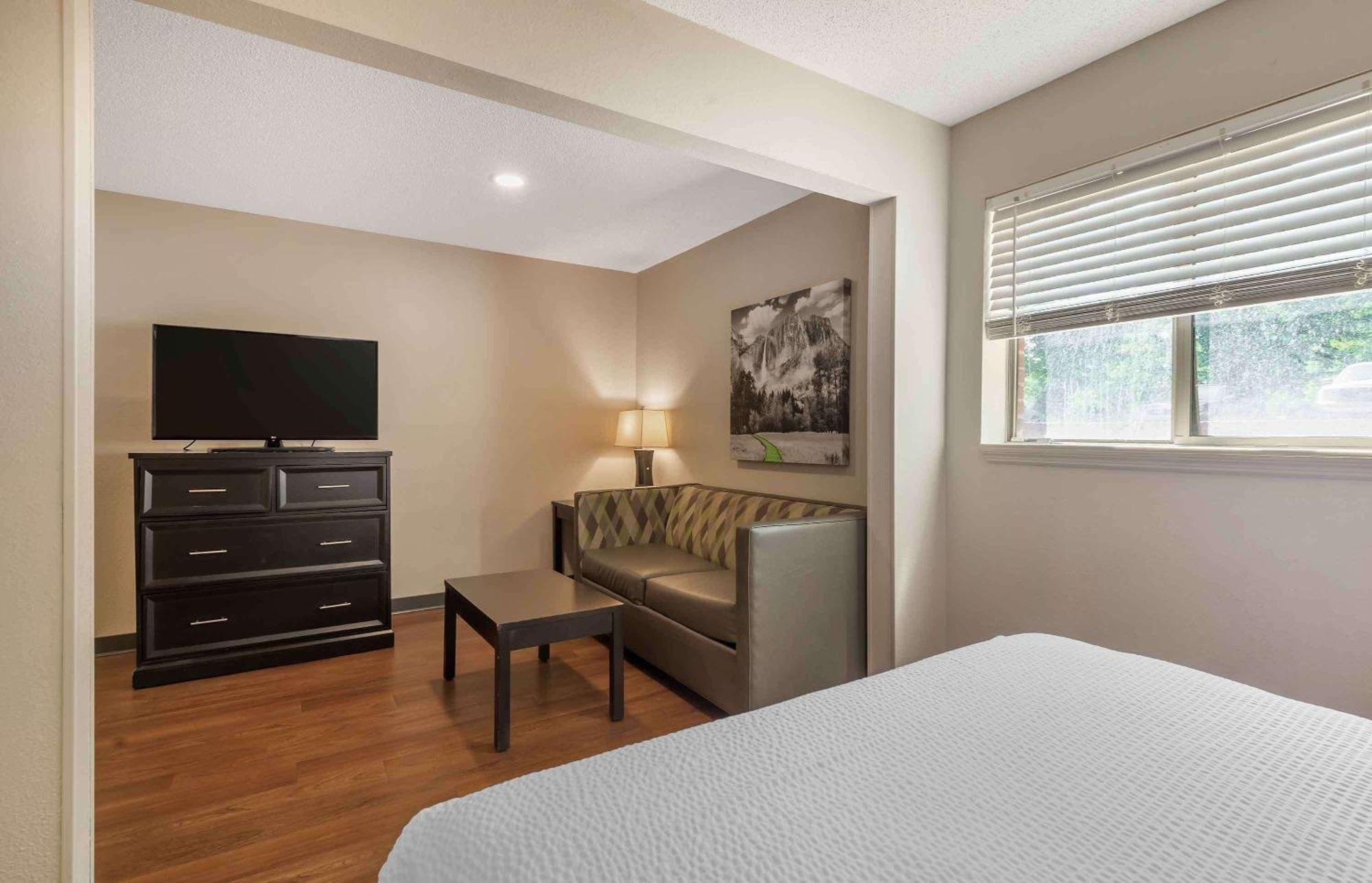 Extended Stay America Select Suites - Charlotte - University Place - E Mccullough Dr Eksteriør billede