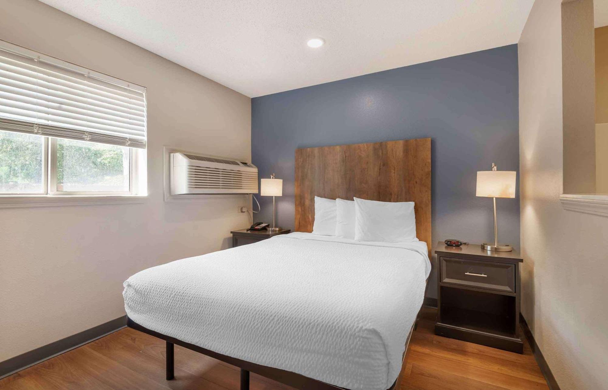 Extended Stay America Select Suites - Charlotte - University Place - E Mccullough Dr Eksteriør billede