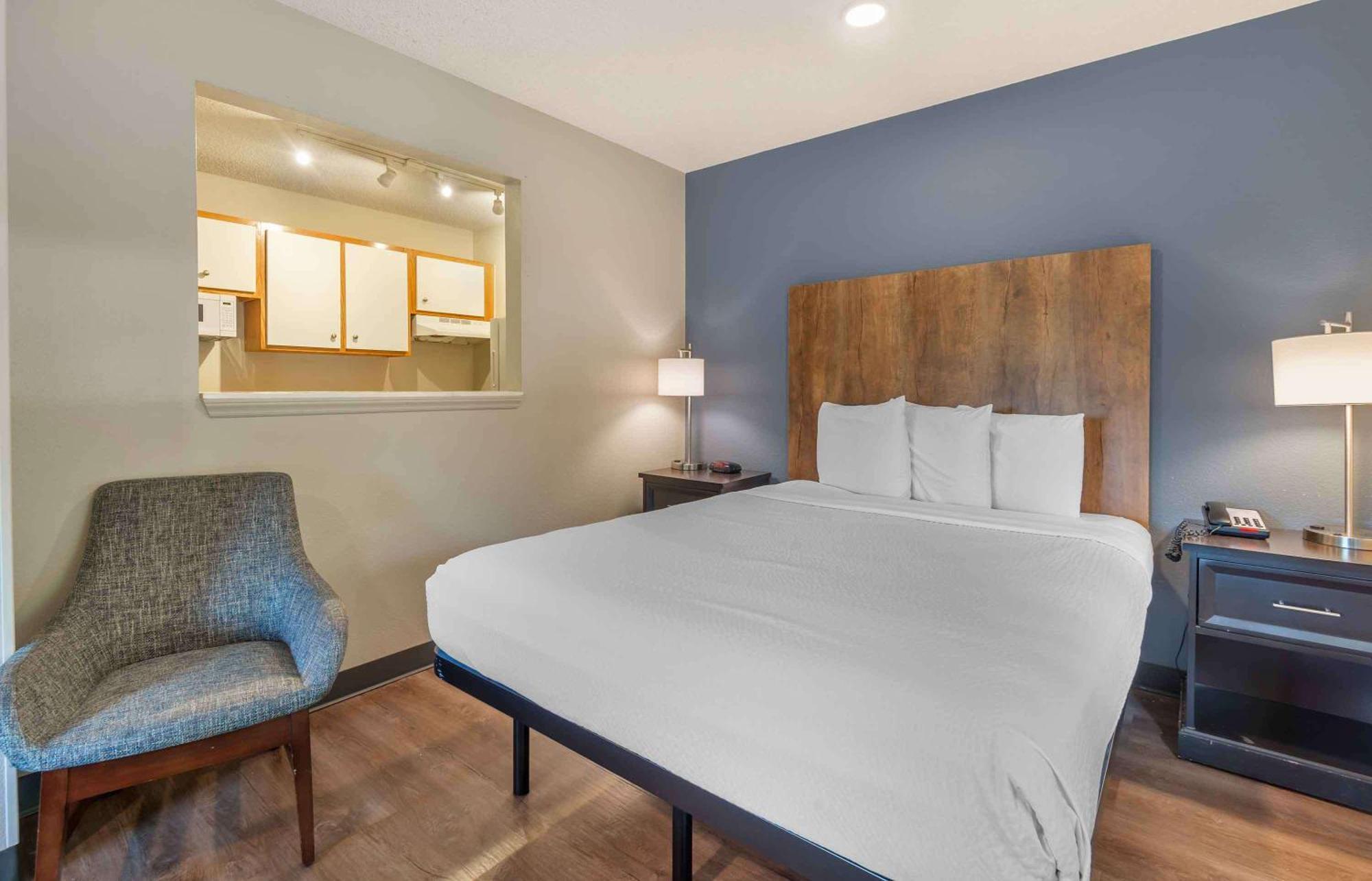 Extended Stay America Select Suites - Charlotte - University Place - E Mccullough Dr Eksteriør billede