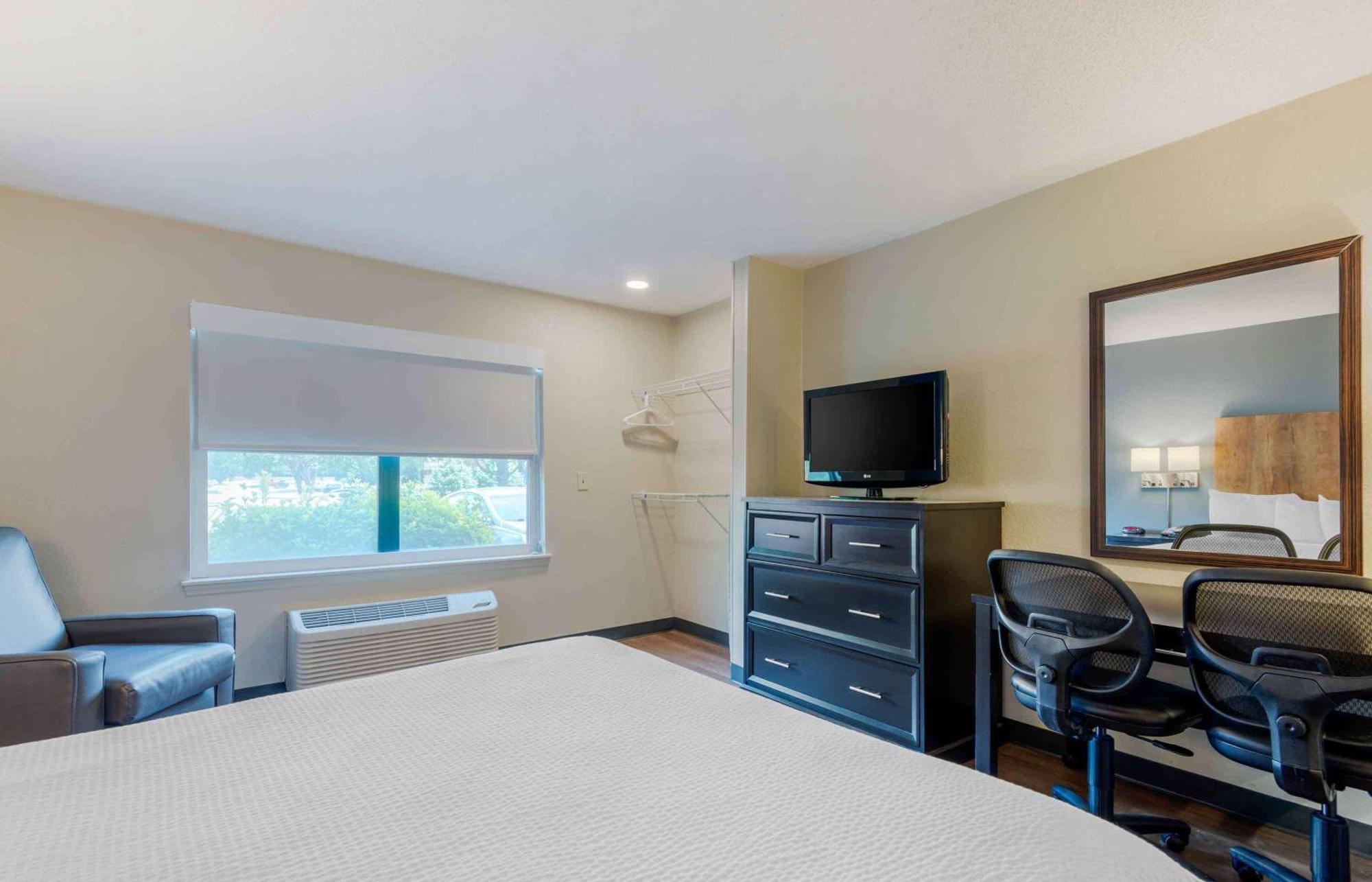 Extended Stay America Select Suites - Charlotte - University Place - E Mccullough Dr Eksteriør billede