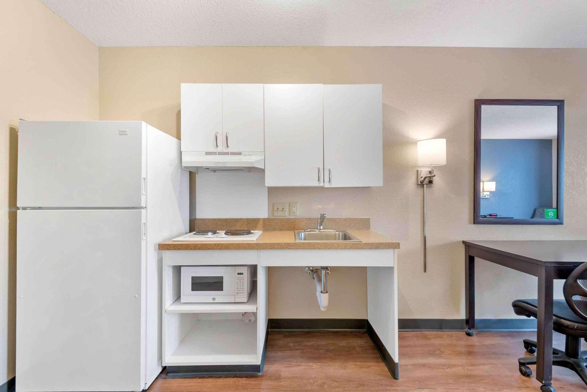 Extended Stay America Select Suites - Charlotte - University Place - E Mccullough Dr Eksteriør billede
