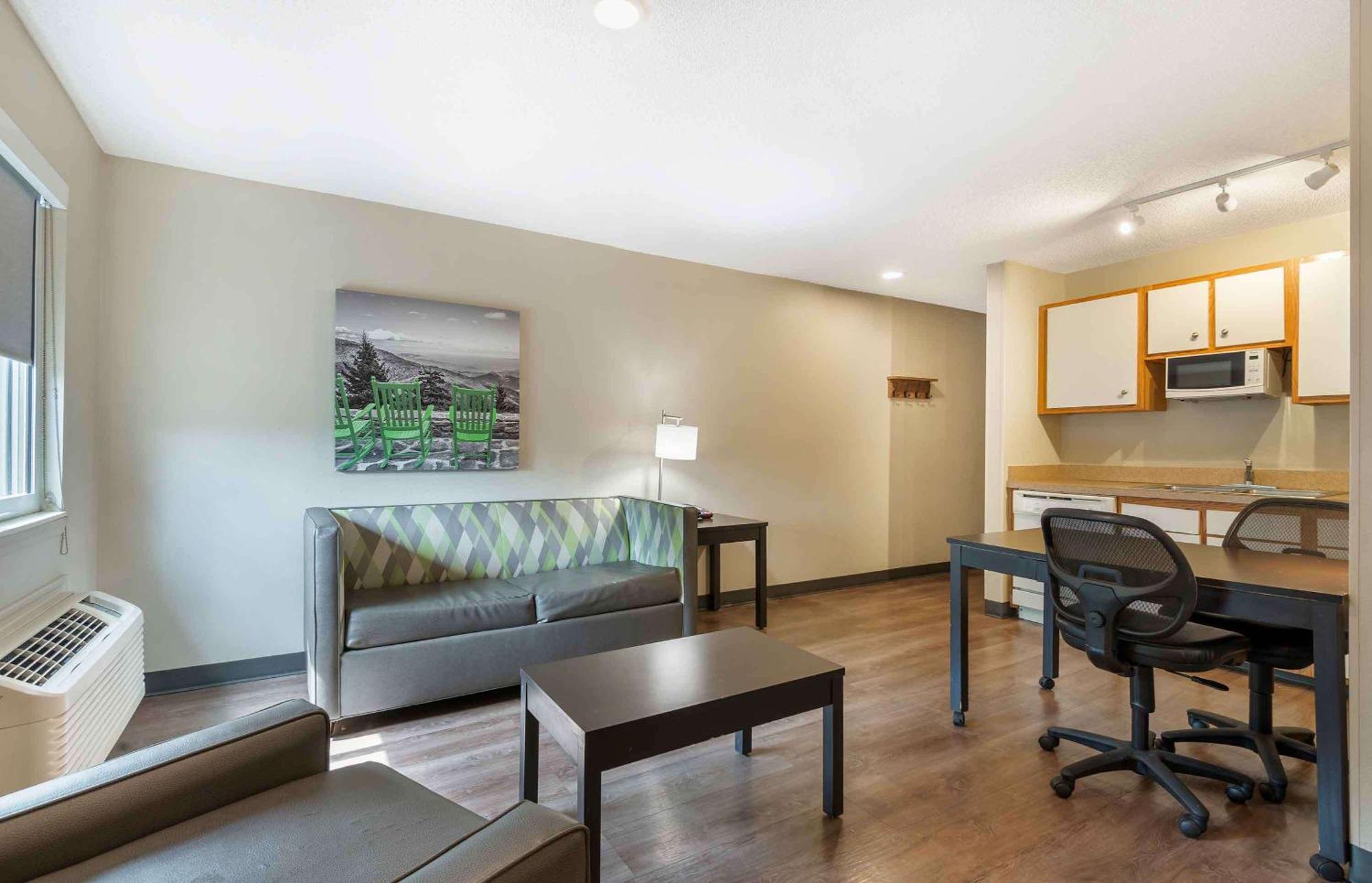Extended Stay America Select Suites - Charlotte - University Place - E Mccullough Dr Eksteriør billede