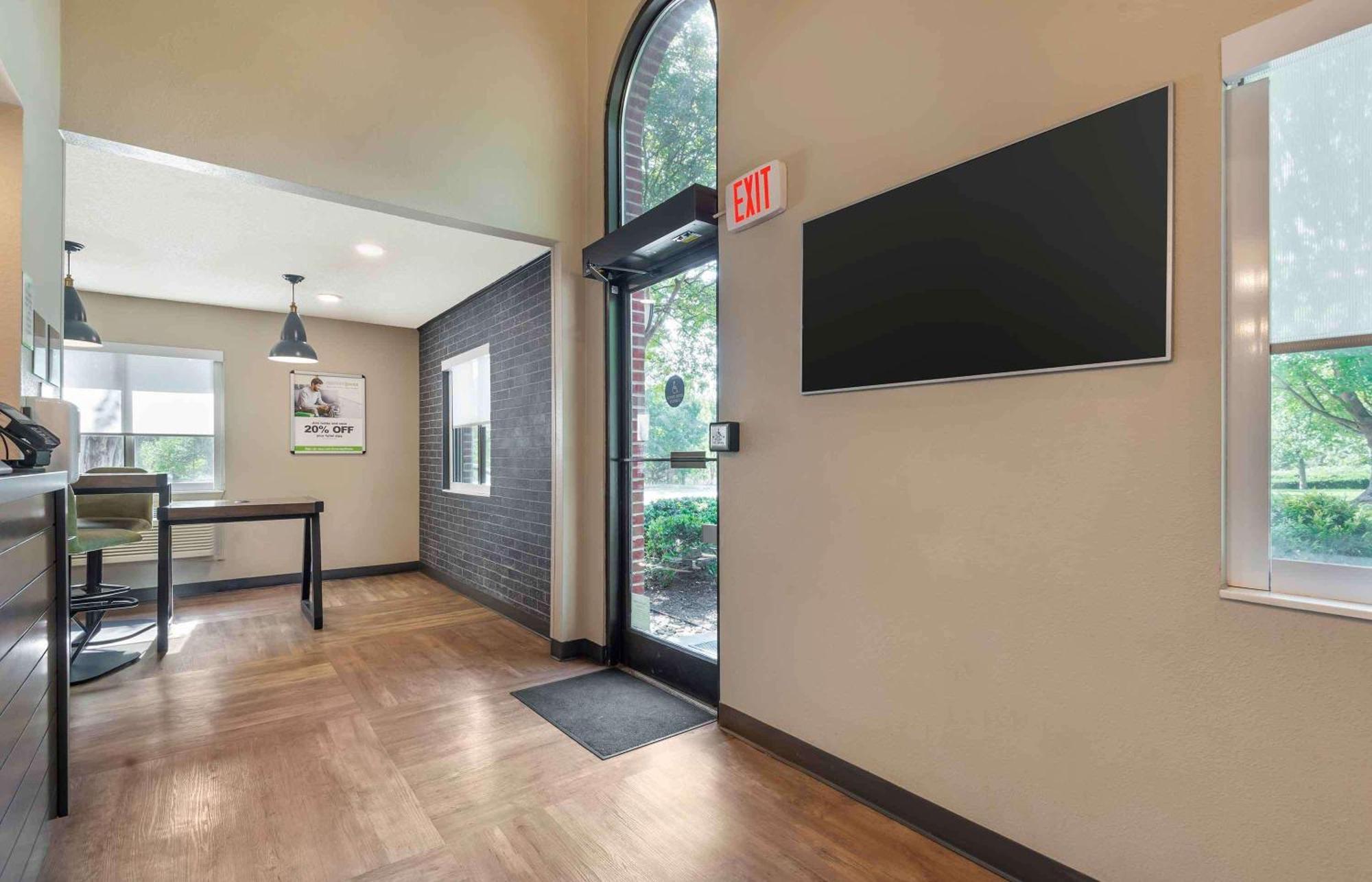 Extended Stay America Select Suites - Charlotte - University Place - E Mccullough Dr Eksteriør billede
