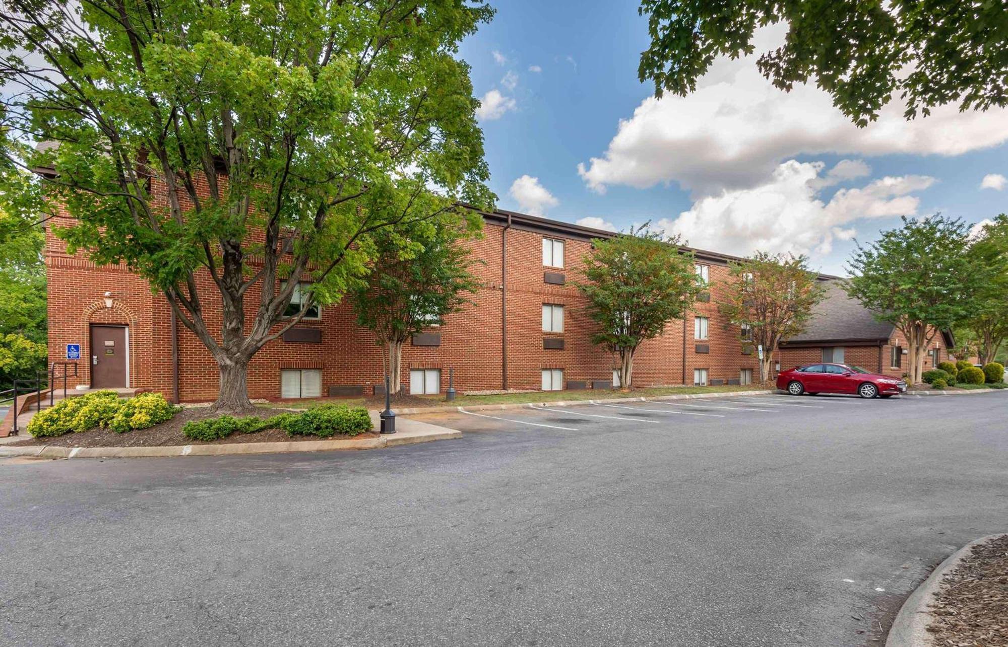 Extended Stay America Select Suites - Charlotte - University Place - E Mccullough Dr Eksteriør billede