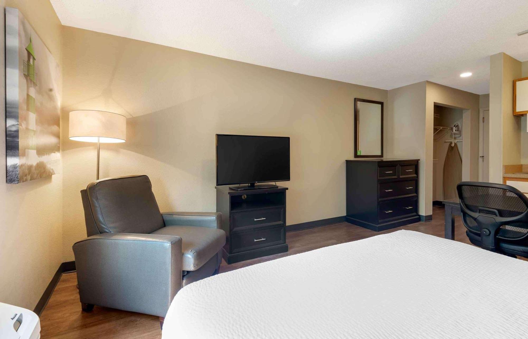 Extended Stay America Select Suites - Charlotte - University Place - E Mccullough Dr Eksteriør billede