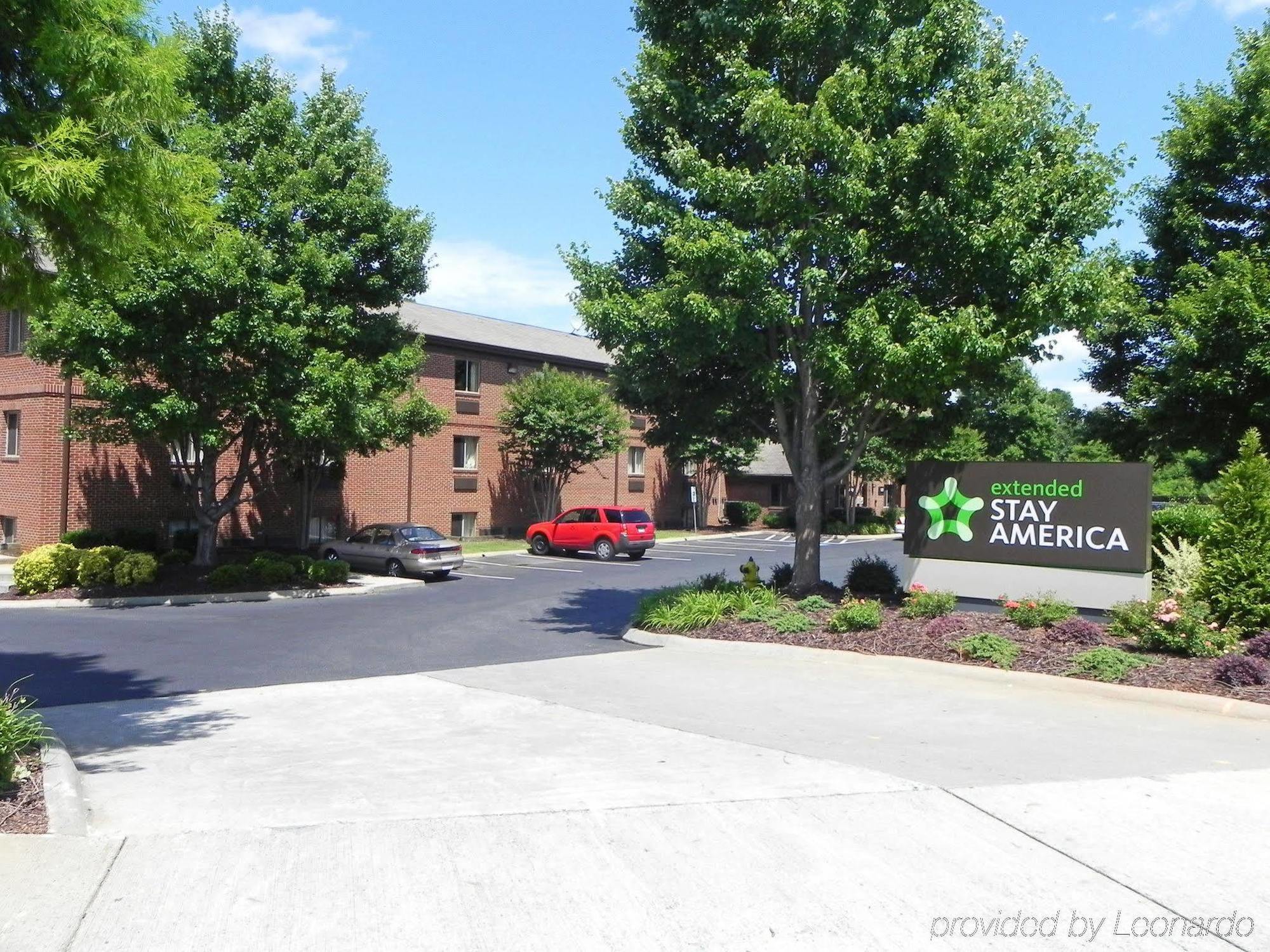 Extended Stay America Select Suites - Charlotte - University Place - E Mccullough Dr Eksteriør billede