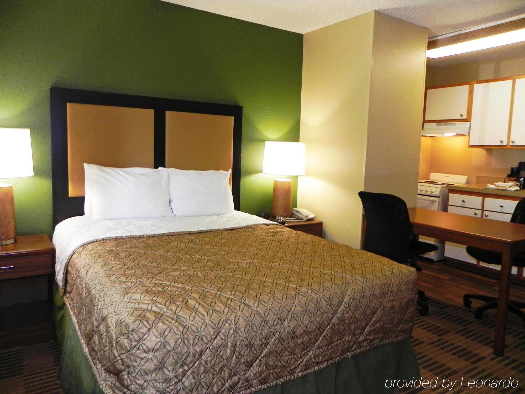 Extended Stay America Select Suites - Charlotte - University Place - E Mccullough Dr Eksteriør billede