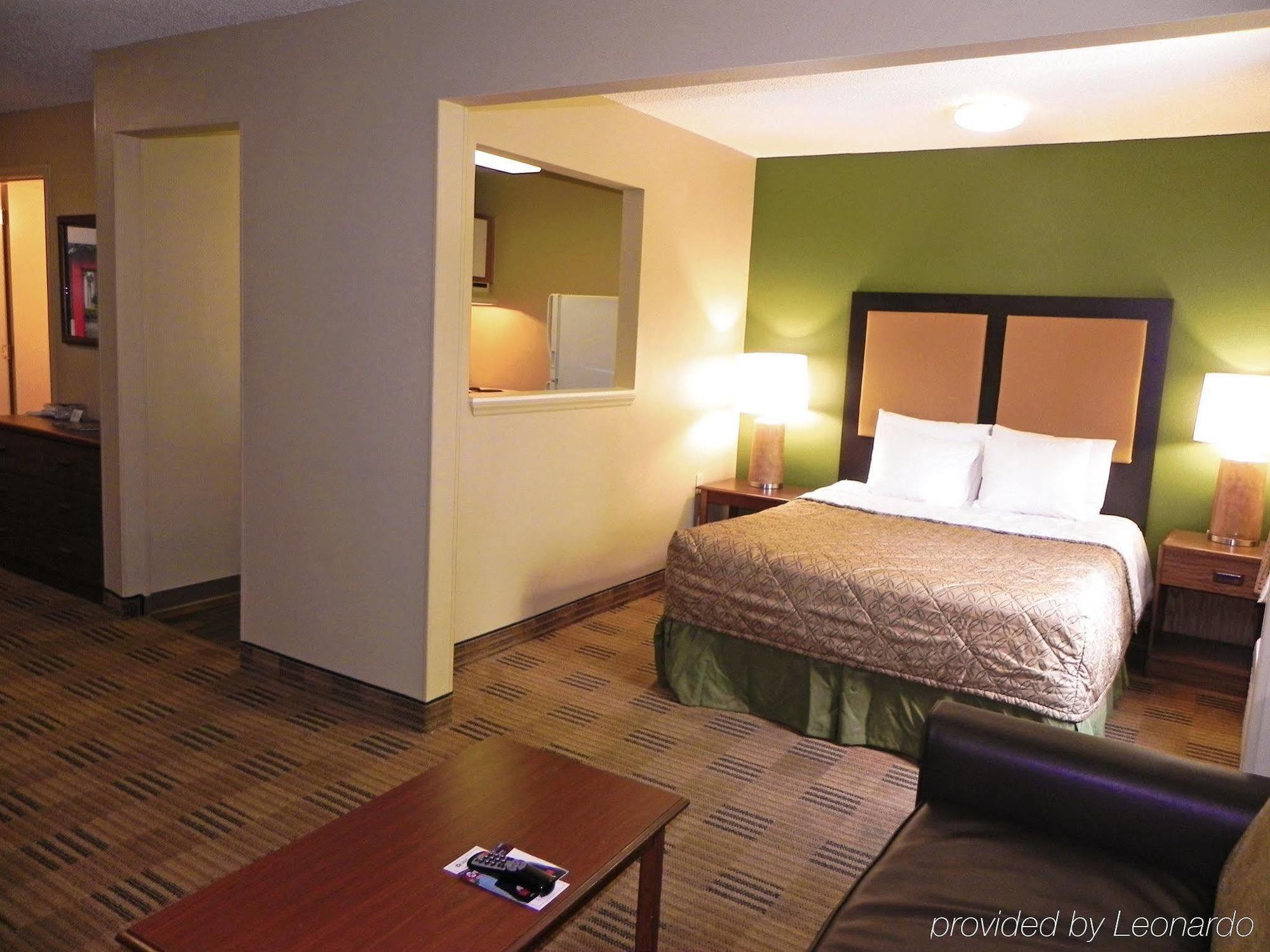 Extended Stay America Select Suites - Charlotte - University Place - E Mccullough Dr Eksteriør billede