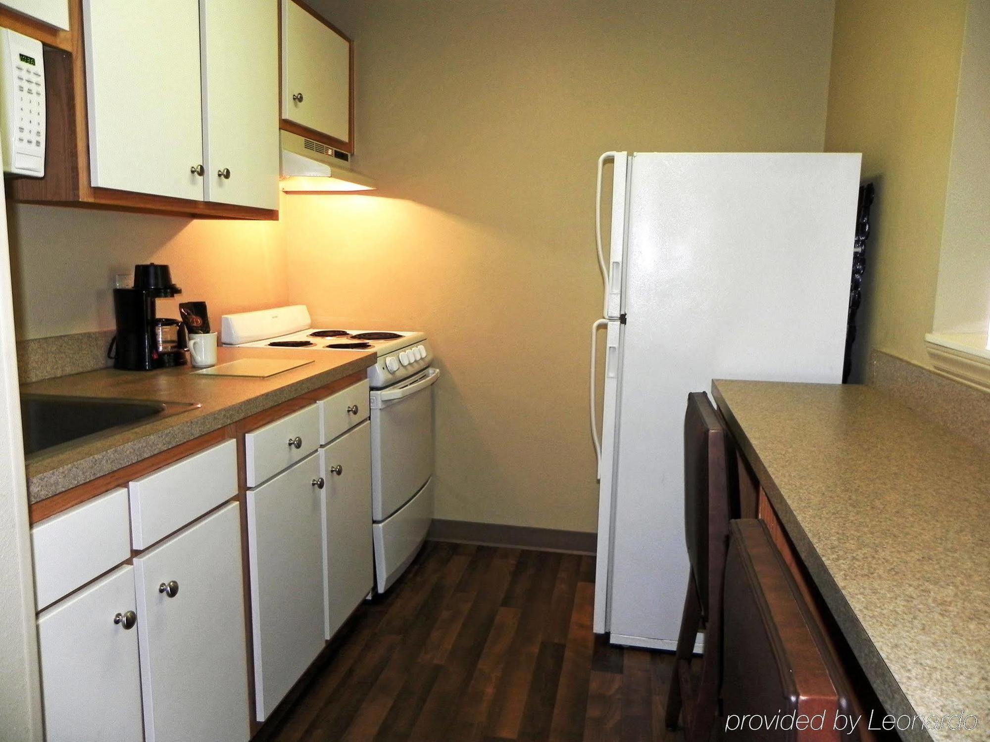 Extended Stay America Select Suites - Charlotte - University Place - E Mccullough Dr Eksteriør billede