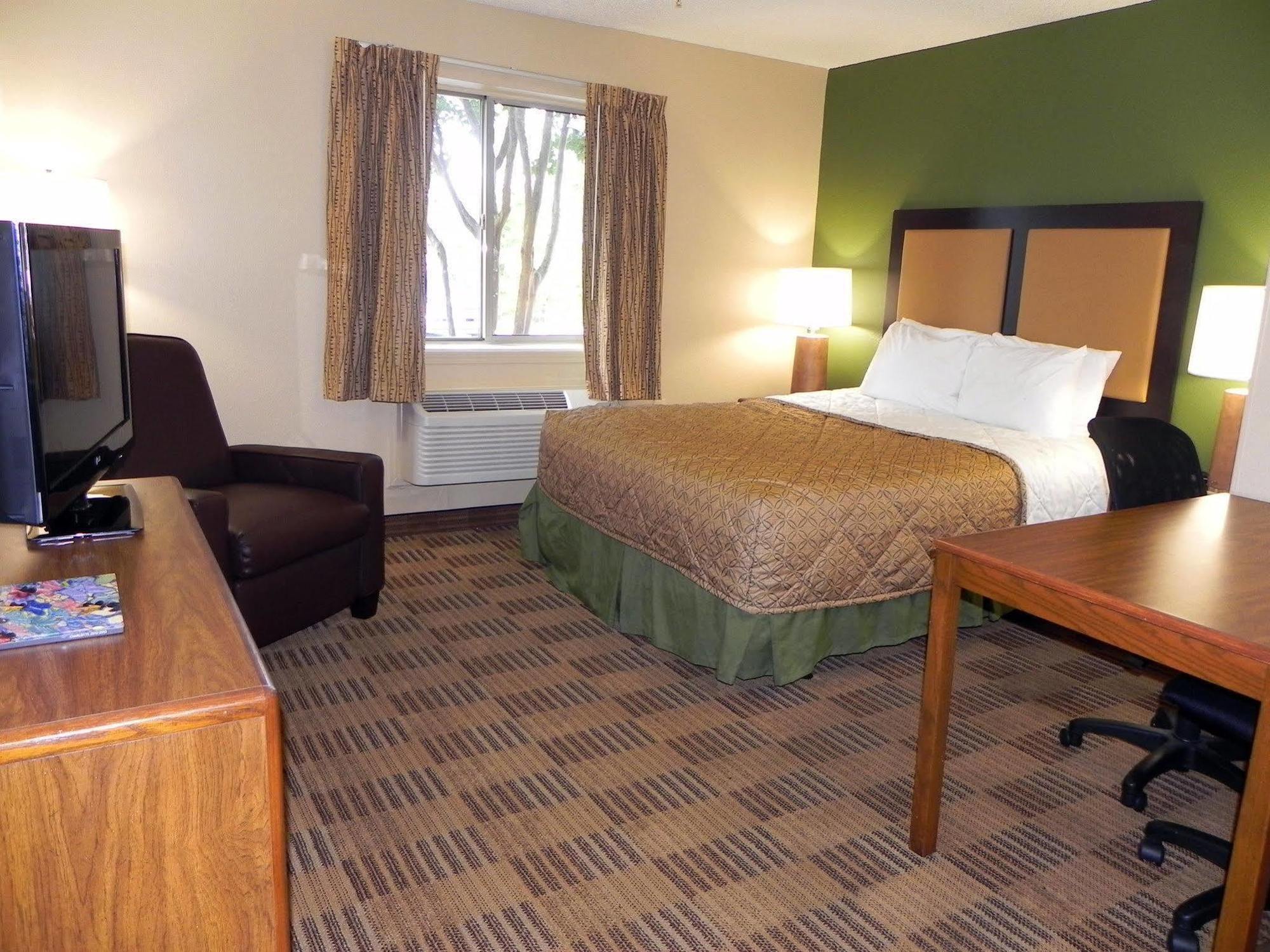 Extended Stay America Select Suites - Charlotte - University Place - E Mccullough Dr Eksteriør billede