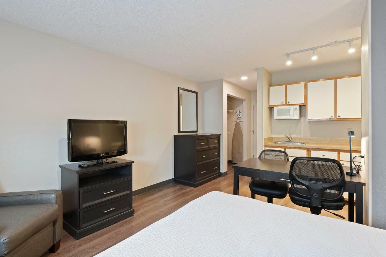 Extended Stay America Select Suites - Charlotte - University Place - E Mccullough Dr Eksteriør billede