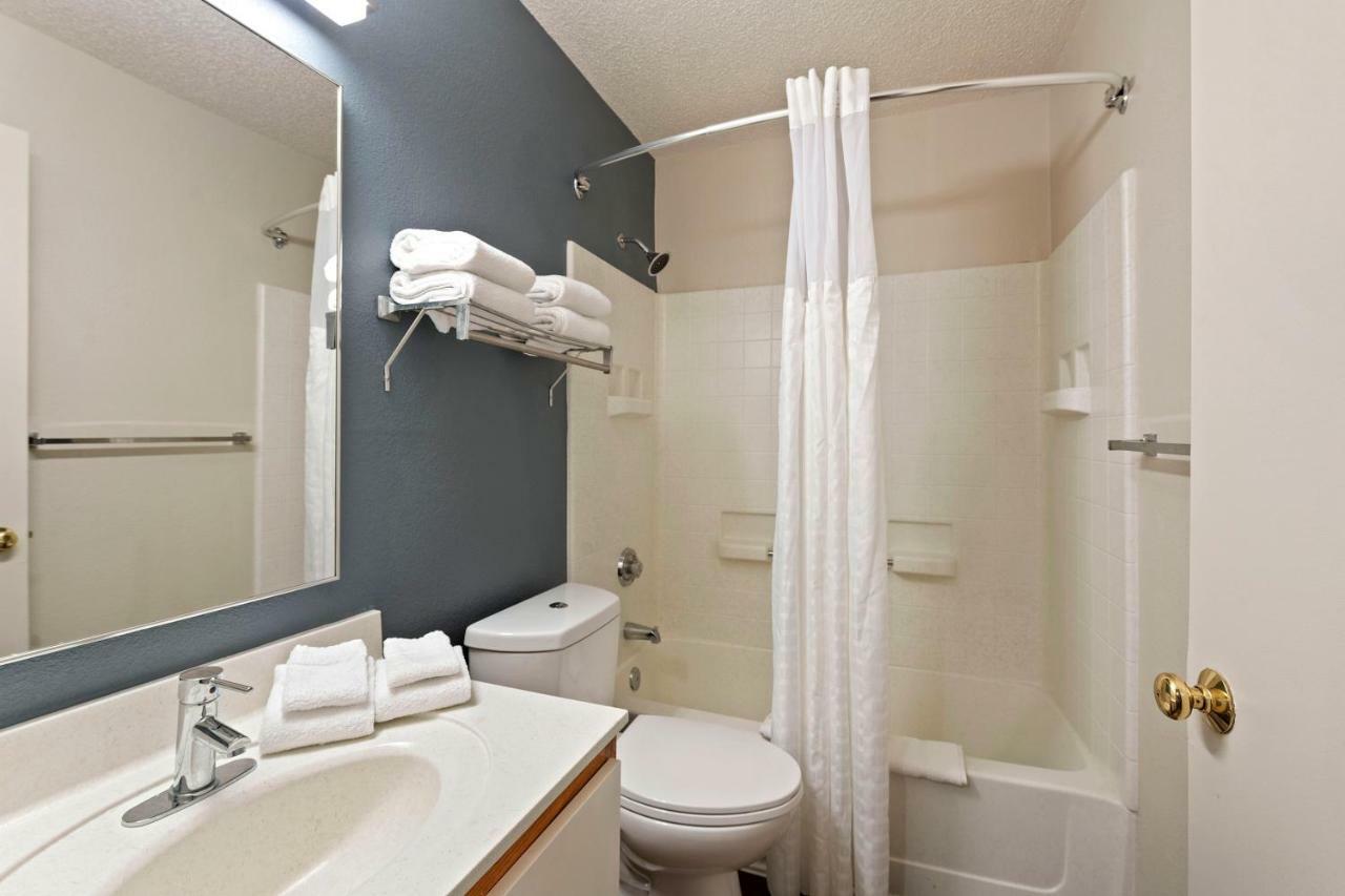 Extended Stay America Select Suites - Charlotte - University Place - E Mccullough Dr Eksteriør billede